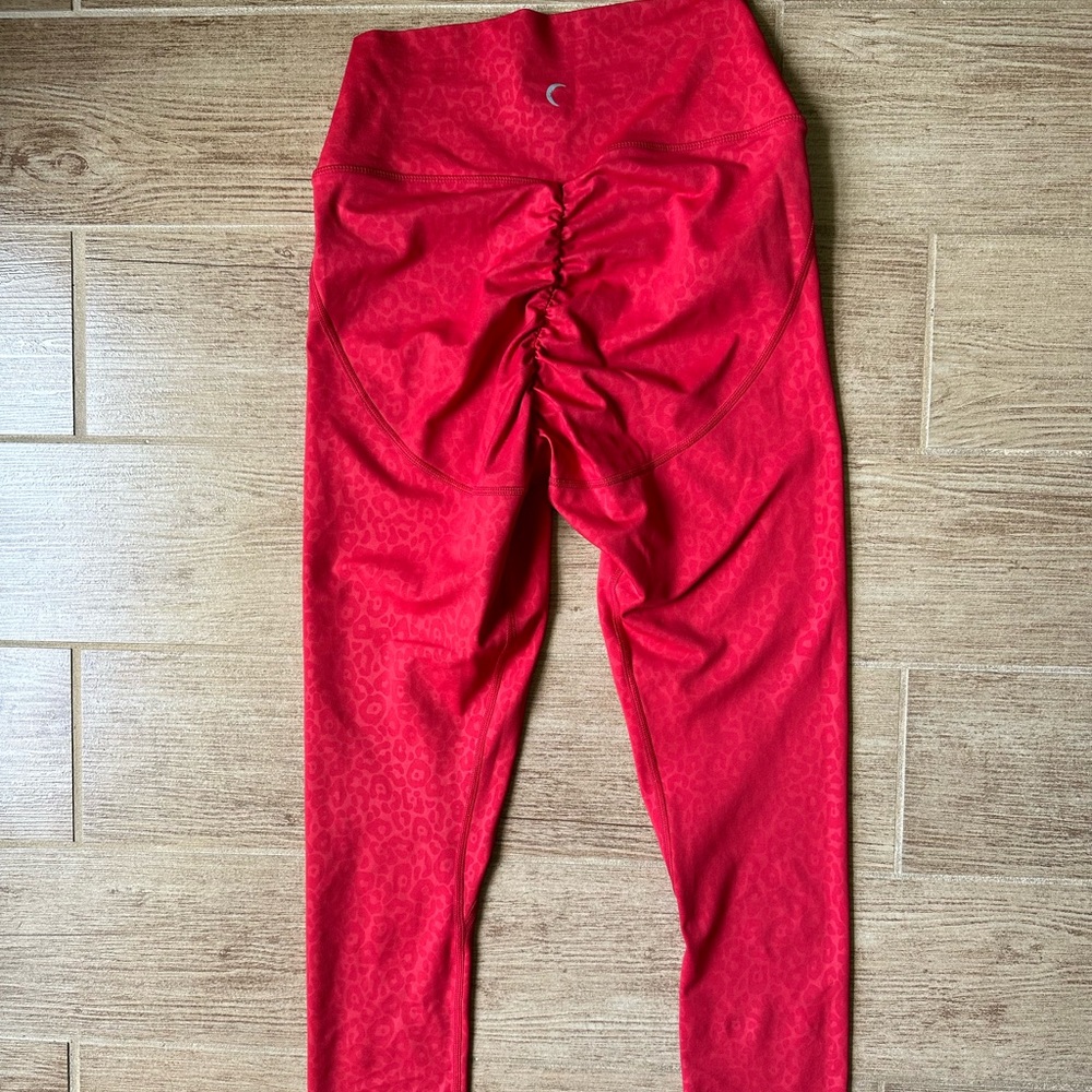 Zyia Active Red Leopard Scrunchy leggings